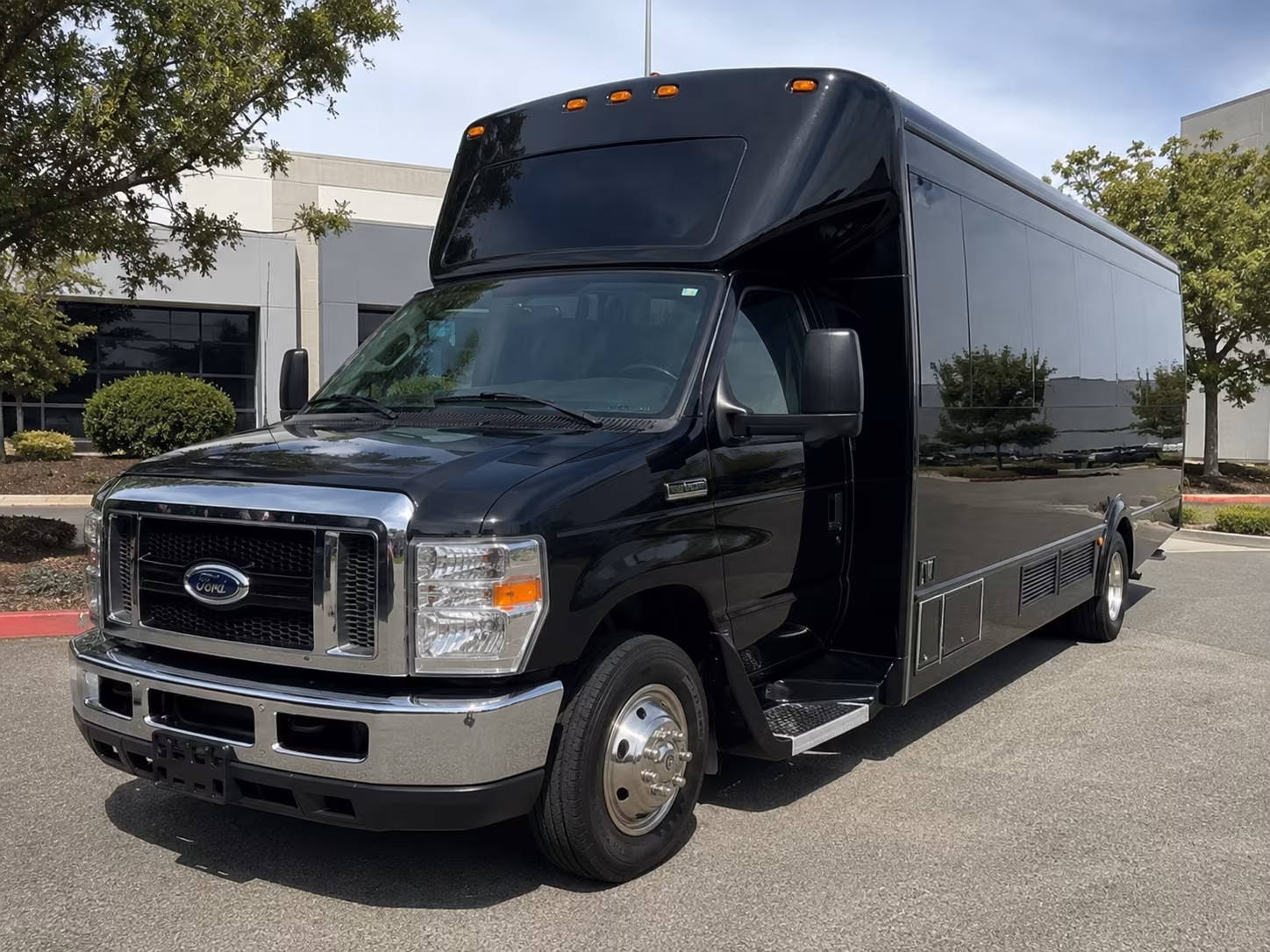 Murfreesboro Birthday, Sweet 16, & Quinceañera Party Bus Rentals